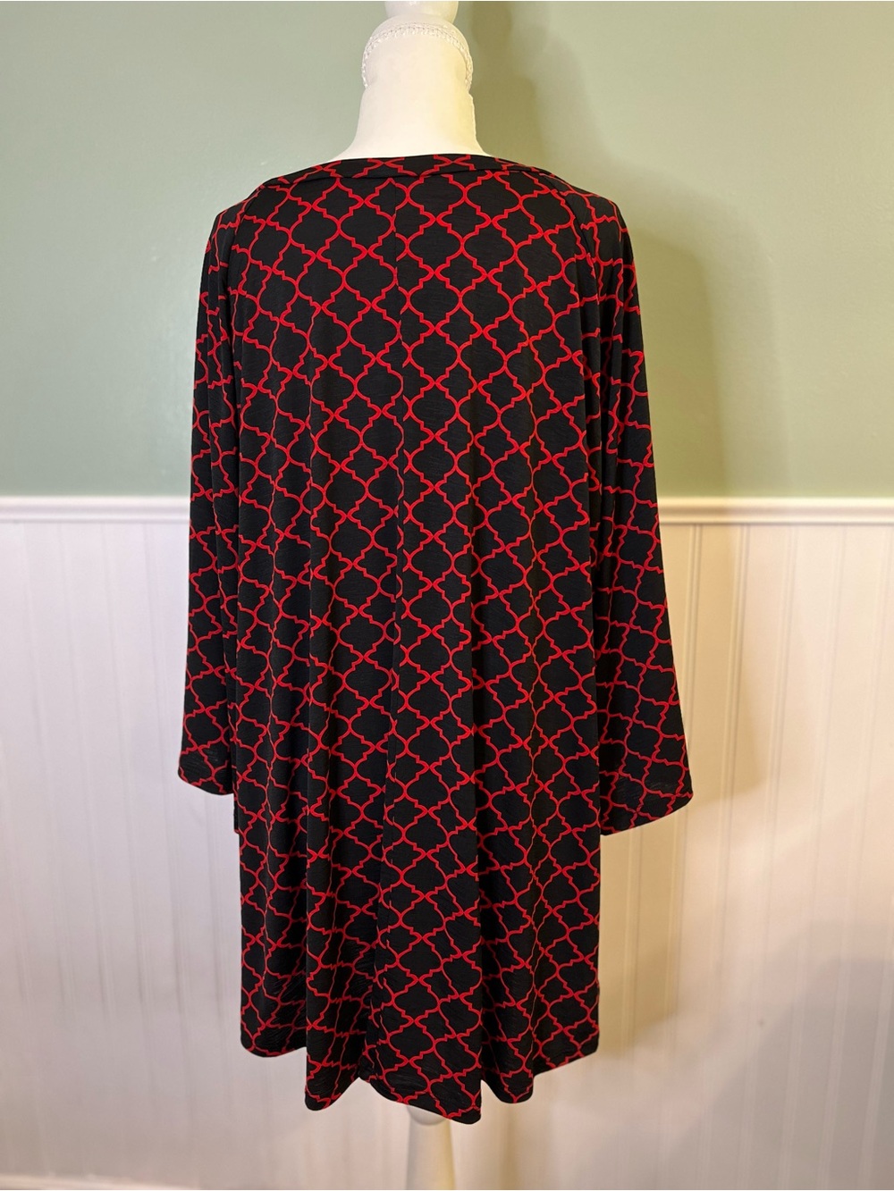 New With Tag- Pink Coconut Boutique Black and Red Lattice Print Tunic. Size XXXL - Picture 2 of 7